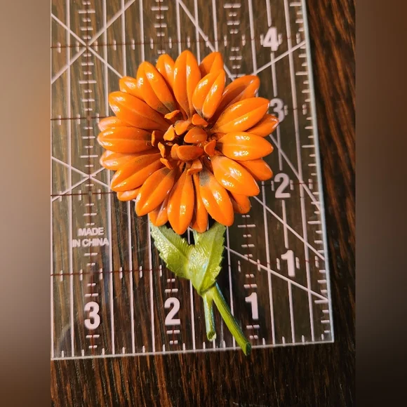 Vintage Orange Enamel Flower Pin Brooch EUC $18 - Picture 3 of 3